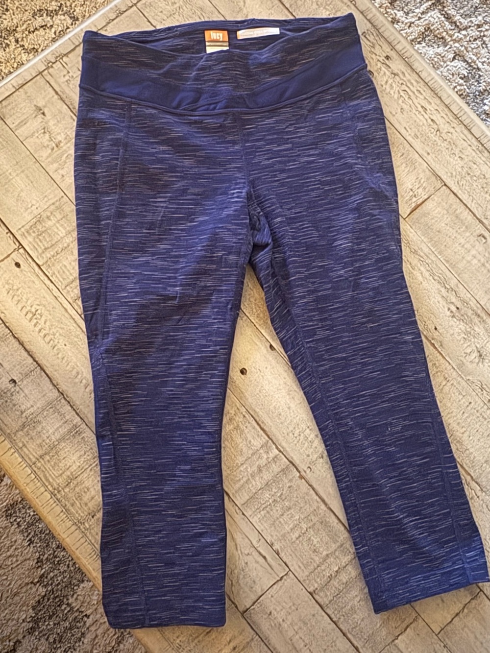 Lucy Women's Heathered Navy Capri Leggings
